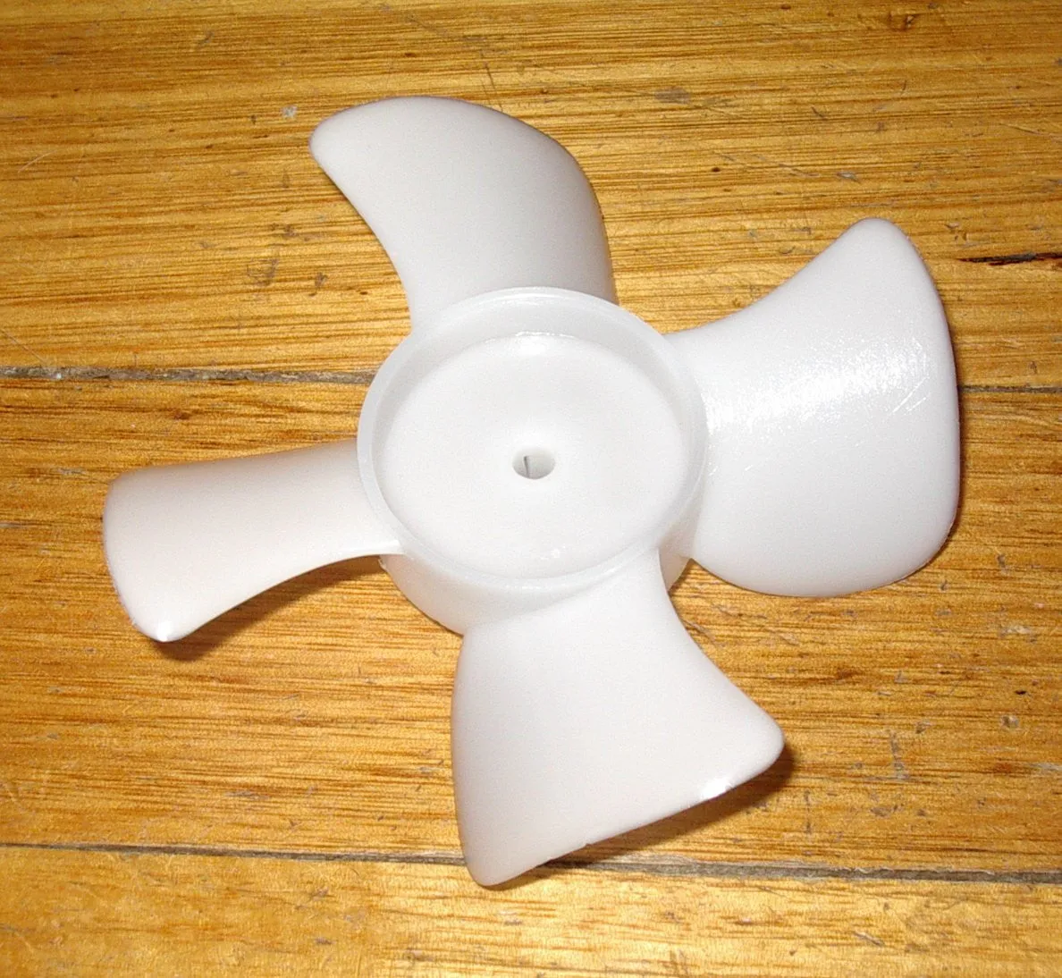 10cm Plastic CCW Condensor Fan 4.5mm Mounting & 4 Blades - Part # RF070I