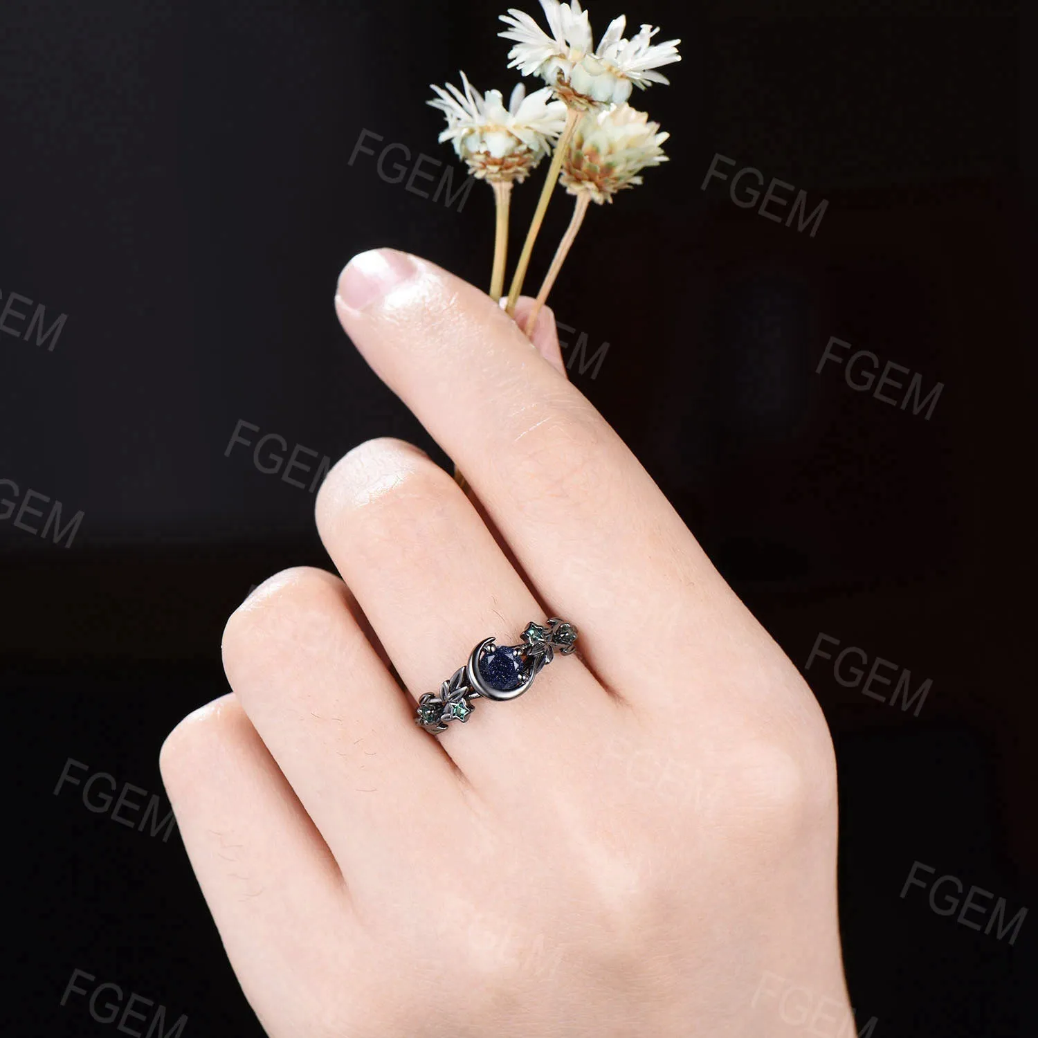 Black Gold Round Blue Sandstone Ring Nature Style Leaf Band Emerald Engagement Ring Crescent Moon Galaxy Goldstone Wedding Ring Women Gifts